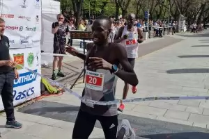 17-годишен кениец спечели маратона на Стара Загора