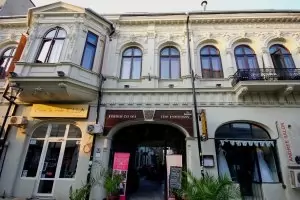 Продават за 1.6 млн. евро исторически хан, строен от българи