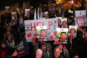 Хиляди израелци протестират срещу 
Нетаняху в защита на заложниците