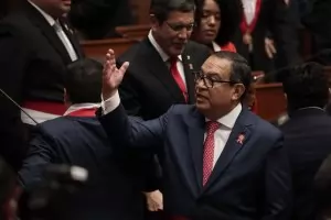 Премиерът на Перу подаде оставка заради любовна афера