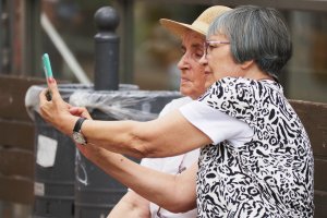 Изплащането на пенсиите през април т г чрез пощенските станции ще