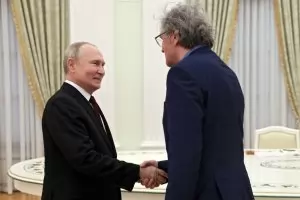 Кустурица отиде да се подмазва на Путин