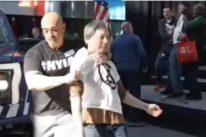 Еколози атакуваха електромобили на автосалона в Ню Йорк