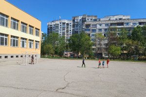713 000 ученици в 2 329 училища 217 000 деца