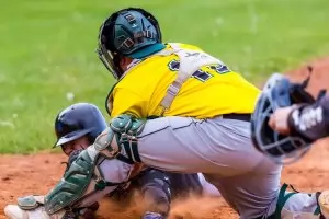 Дъждът пощади само един мач в откриващия уикенд