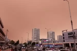 Небето над Гърция стана оранжево