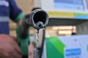 Цените на петрола падат след атаката на Иран срещу Израел