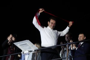 В Истанбул са задържани около 120 души за корупция в