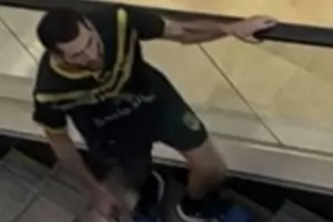 Мъж нападна с нож посетителите в австралийски мол