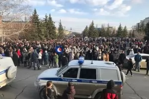 Жителите на потопения Орск се разбунтуваха