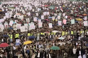 Хутите са атакували три кораба