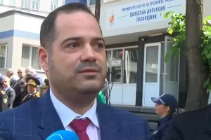 Калин Стоянов се похвали, че вдига заплати в МВР със задна дата