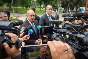 Радев надмина Оруел, превръщайки агресора в миротворец