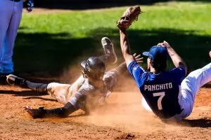 НСА се задържа на върха в бейзболното първенство