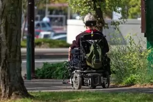 Хора с увреждания имат рядък шанс за високи технологии