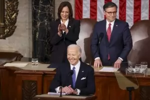 Шефът на Конгреса поиска отстраняването на Байдън