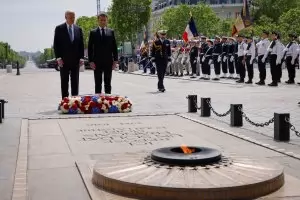 Макрон посрещна Байдън на Триумфалната арка