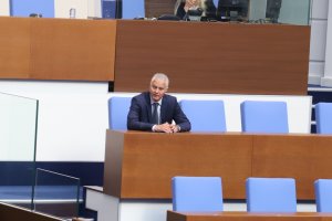 Странна рокада направи парламентарната група на ГЕРБ СДС сред кандидатите за