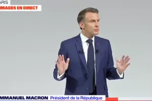 Макрон: Оставка?- Абсурд