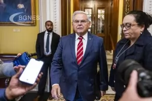 US сенатор, громил корупцията у нас, 
е осъден за подкупи и изнудвания