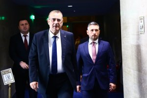 На фона на сътресения в автентичното ДПС хората на Ахмед