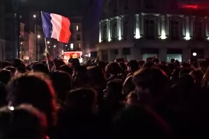 Франция навлиза в игра на триъгълници