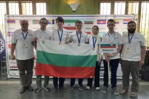 Български ученици спечелиха 9 медала от олимпиади по физика