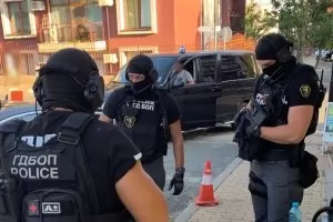ГДБОП показно натръшка няколко души по улиците на Свети Влас