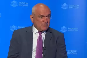 Главчев призна за обаждания за запазване на хора на по-ниски позиции