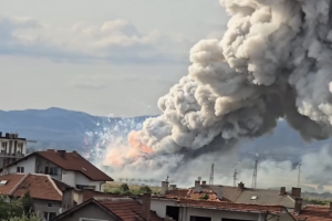 Летните горещини са в основата на взривовете в склада за