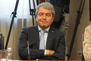 След вулгарен дебат НС не успя да забрани смяната на пола