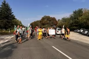 Протестиращи заради безводието започнаха пътни блокади