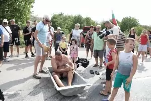 "Не перем, не мием" - в XXI век 500 000 българи живеят унизително