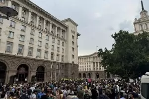 Прокуратурата помилва "Възраждане" за черния списък с учители