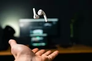 Изкуственият интелект Gemini идва в слушалките на Google