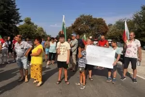 Протестиращи заради безводието блокираха пътя Плевен - Русе