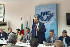 ДПС-Доган започна от Кърджали стягане на редиците срещу Пеевски