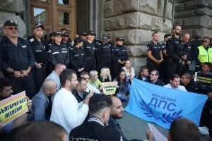 ДПС-Доган и ДПС-Пеевски ще участват на изборите в две коалиции