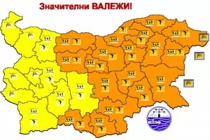 Дъжд и гръмотевици идват в 18 области на страната