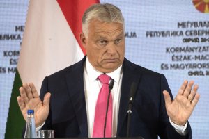 Десетки новинарски медии мозъчни тръстове и правозащитни групи в Унгария