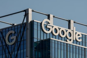 Откакто Google започна да внедрява AI Overviews — автоматични обобщения