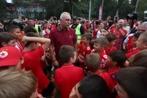 Стоичков се раздели с акциите си в "ЦСКА-София"