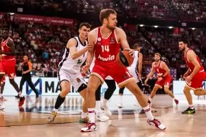 Везенков отново е №1 за "Олимпиакос" в Евролигата