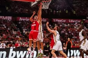 "Дабъл-дабъл" на Везенков изведе "Олимпиакос" до първа победа