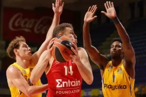 Везенков помогна с 18 т. за драматична победа на "Олимпиакос"