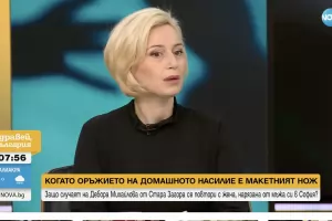 Има поне 4 нарязани с макетен нож жени след Дебора