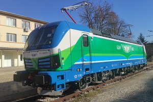 Първите три локомотива Смартрон по договора със Сименс Трон са