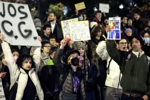 Стотици студенти протестират срещу 
ултранационалиста Джорджеску