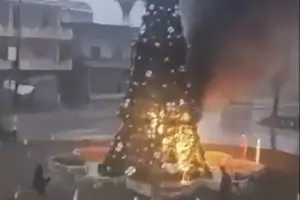 Ислямисти подпалиха коледна елха в Сирия