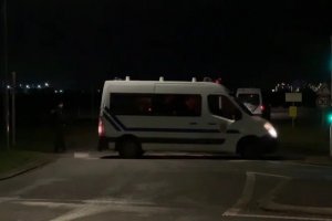 Френските власти арестуваха най малко 20 души при акции в цялата